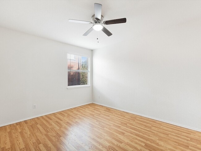 Building Photo - 548 Linacre Dr