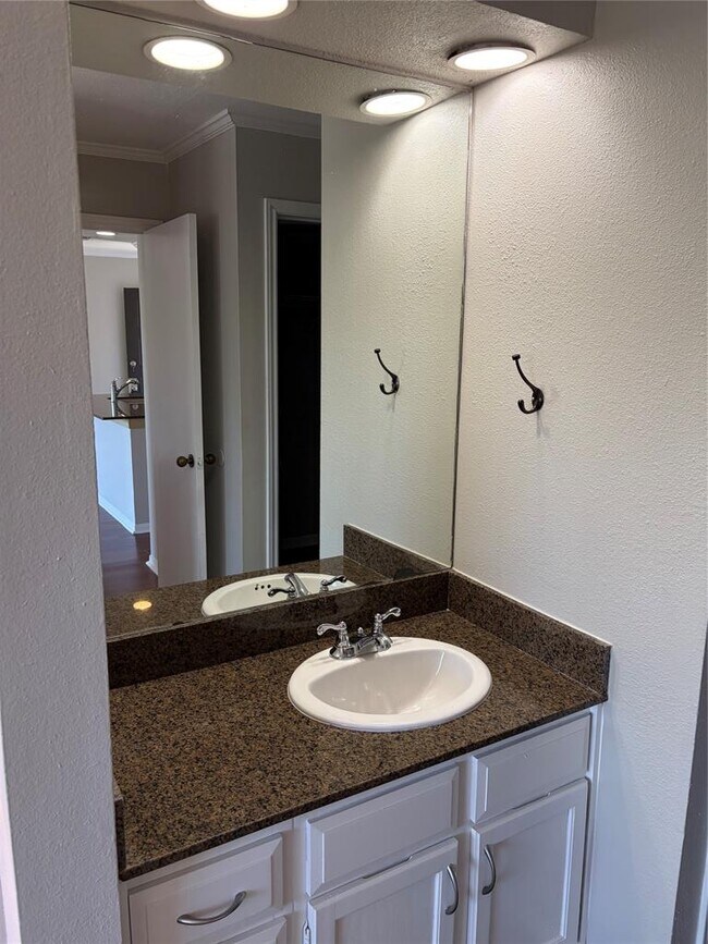 Building Photo - 8888 Tallwood Dr