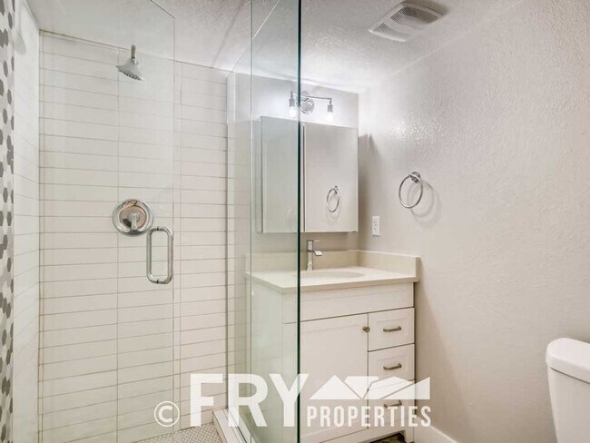 Building Photo - Bright, Remodeled Basement Apartment in Potter Highlands