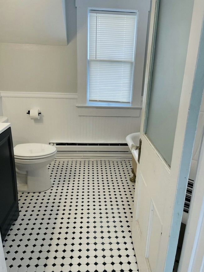 Building Photo - 624 Jefferson Ave