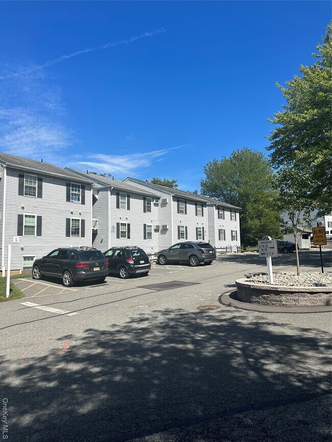 Building Photo - 5 Lexington Hills Rd