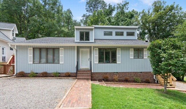 Primary Photo - 3 Bedroom Contemporary Carolina Trace Home...