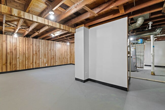 Building Photo - 1122 Roxton Dr