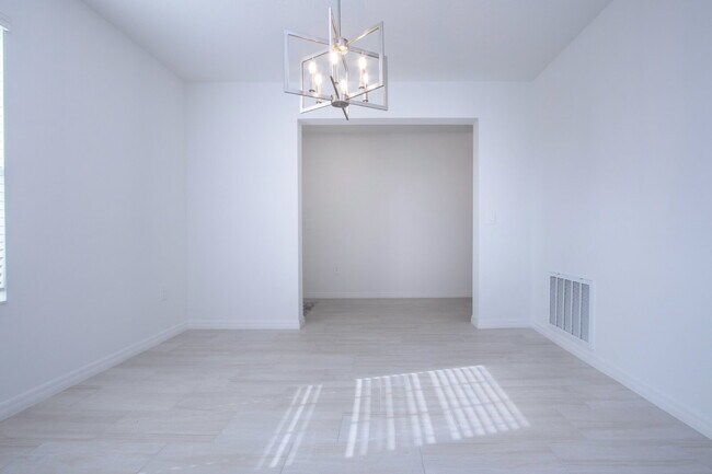 Building Photo - Lakeside Luxury in Parrish - 5 Bedroom BRA...