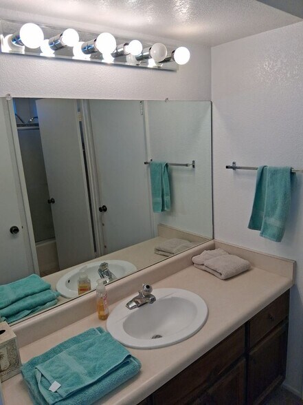 Building Photo - 441 Moser Ave