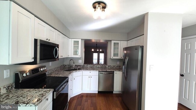 Building Photo - 442 Darby Ln