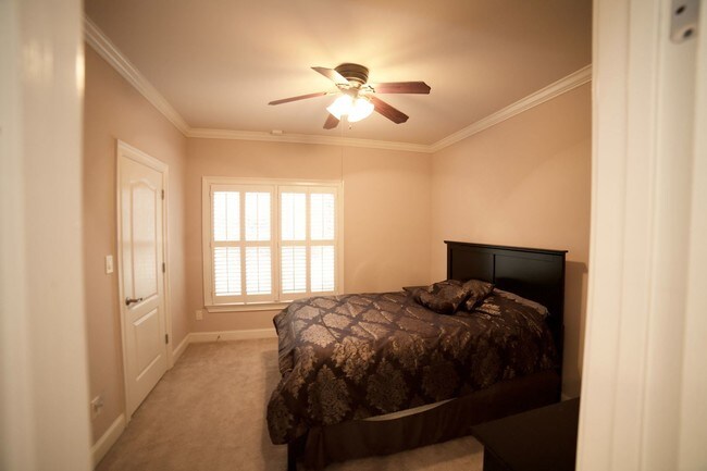 Building Photo - 4 br, 4 bath House - 106 Holbrook Drive