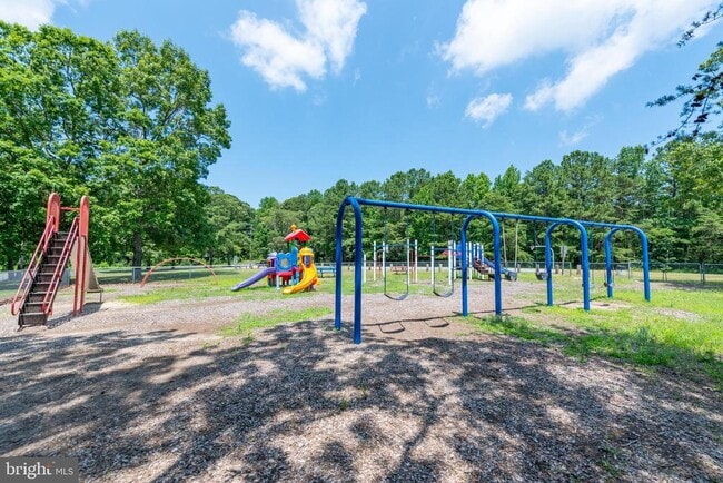 Building Photo - 845 Whispering Pine Cir