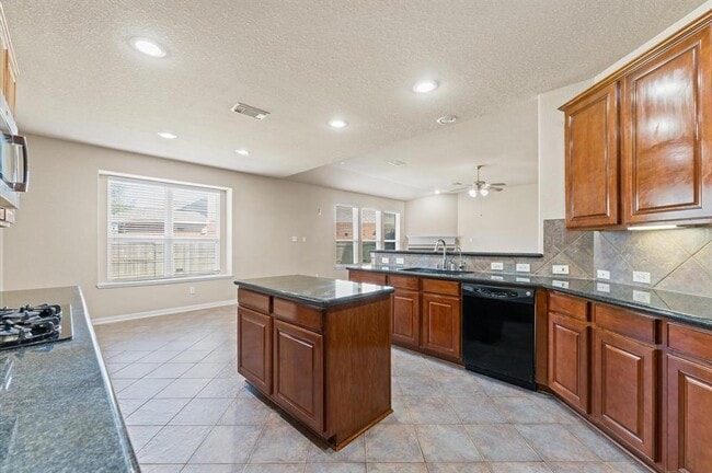Building Photo - 7303 Enchanted Rock Ln