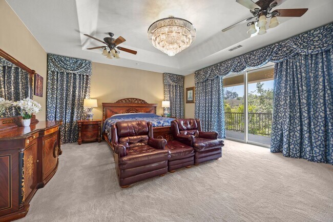 Building Photo - Exquisite Luxury Living in the Moorpark Co...