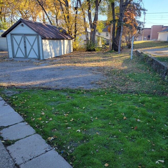 Building Photo - 242 9th Ave N