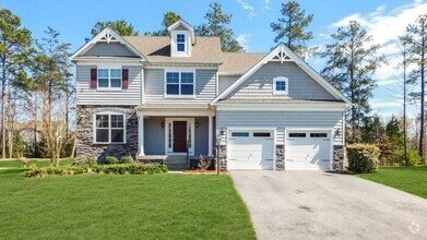 Building Photo - 5 Bedroom with screened porch