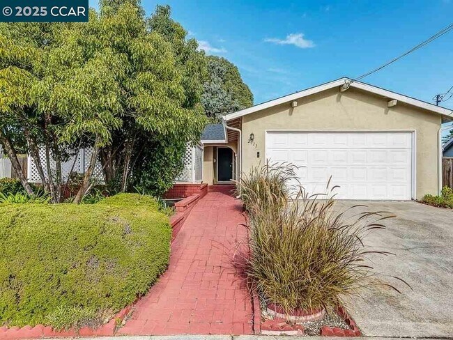 Primary Photo - 2111 Shasta Dr