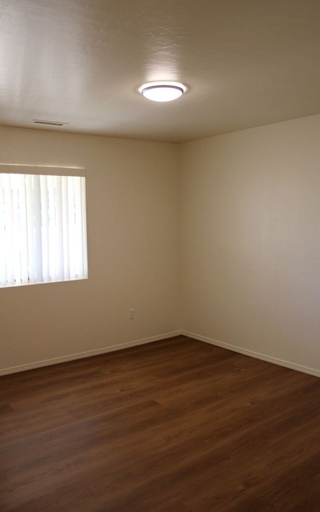 Building Photo - 6181 N Rockland Dr