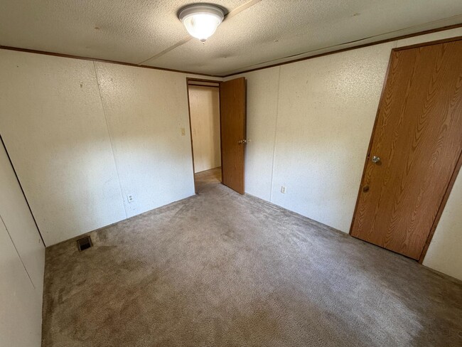Building Photo - 970 Burdette Addition Rd