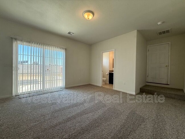 Building Photo - 516 2nd St