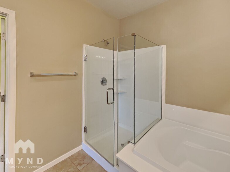 Building Photo - 2816 E Russell St