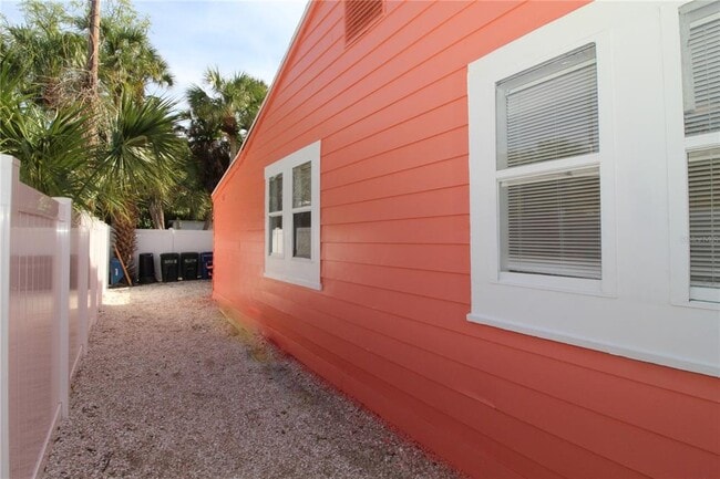 Building Photo - 5235 Calle De Costa Rica