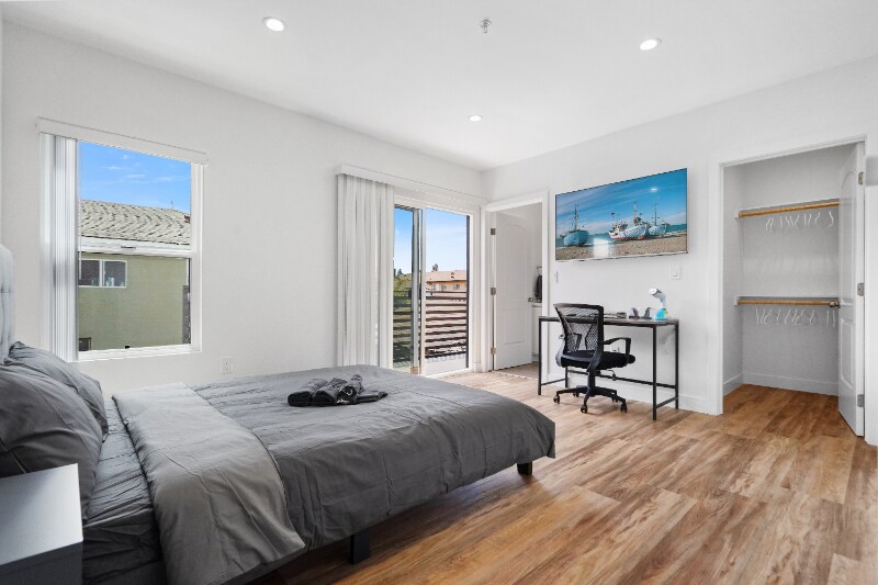 Primary Photo - 9513 Baring Cross St