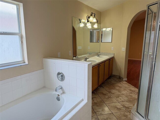 Building Photo - 2509 Balmoral Dr
