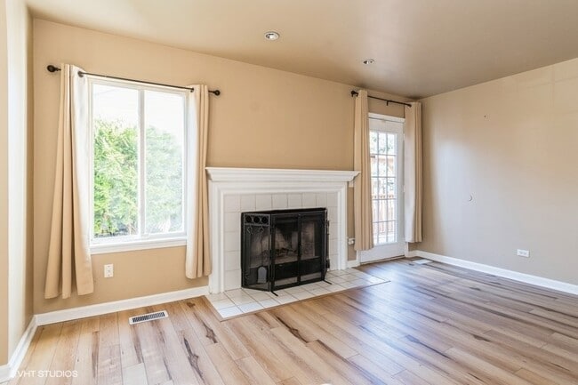 Building Photo - 2423 Durango Ln