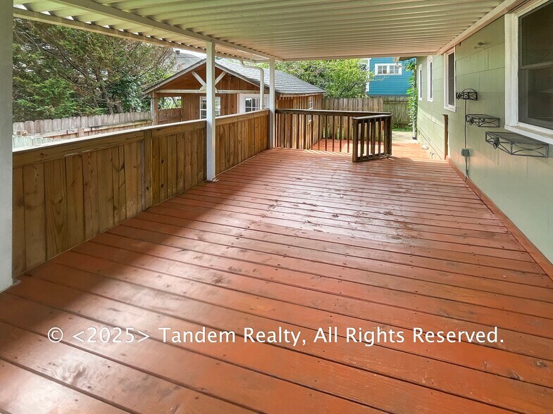 Building Photo - 401 Cleves St