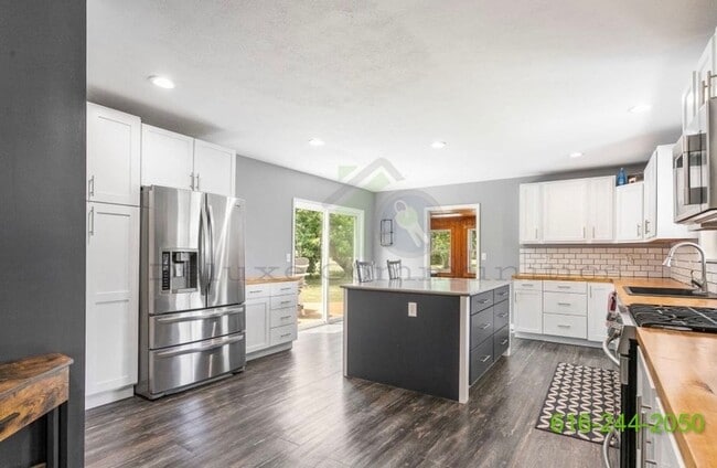 Building Photo - Zeeland Gem! Gorgeous 2 Bed/2 Bath Single-...