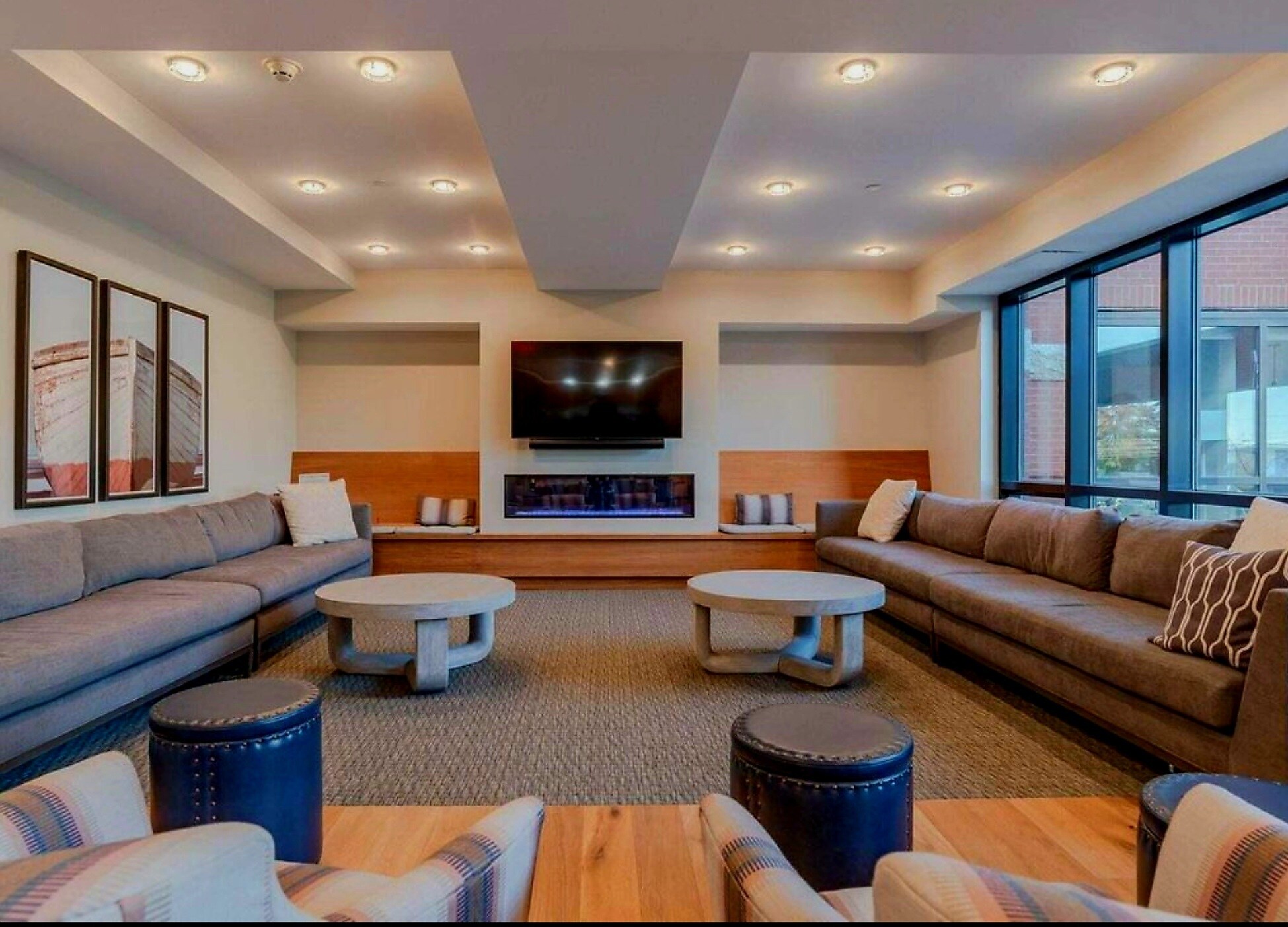 Building Photo - 383 Commercial St