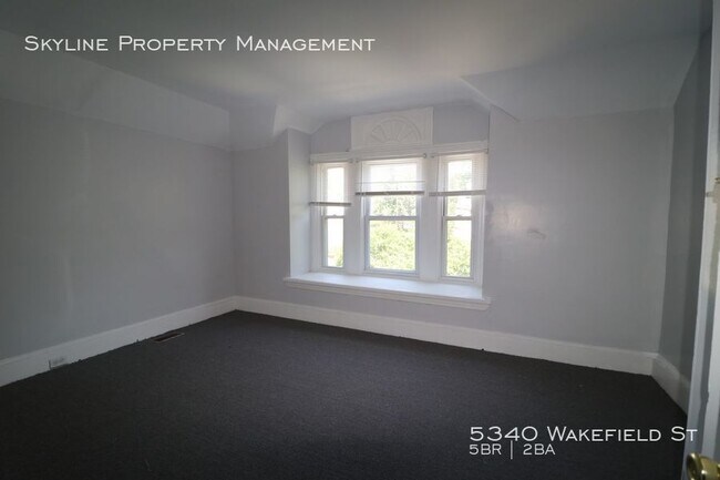 Building Photo - Beautiful Updated 5 Bedroom House