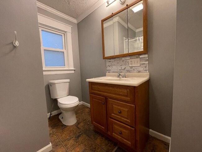 Building Photo - Large Four Bedroom Home