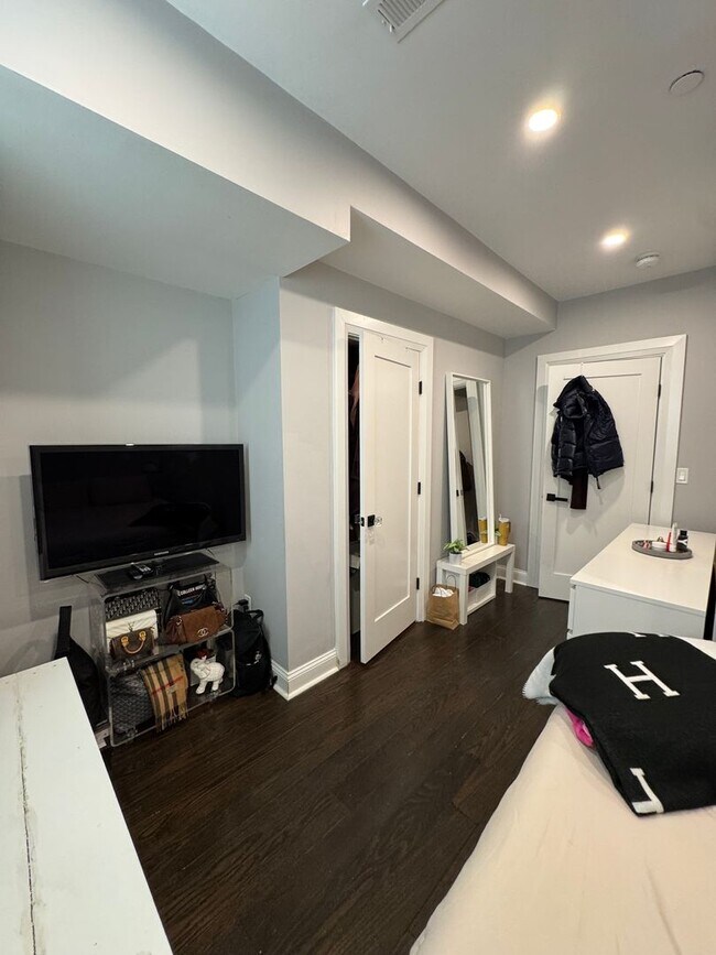 Building Photo - 4bed/2 bath in Brookline