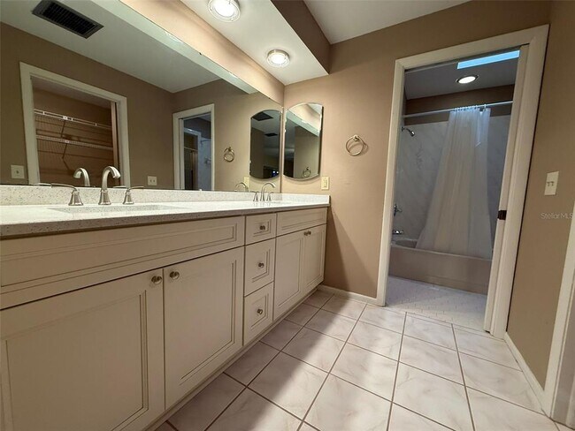 Building Photo - 4270 Ascot Dr