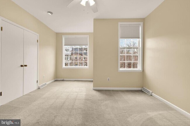 Building Photo - 650 E St NE