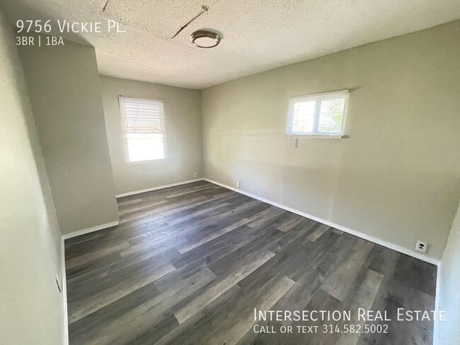 Building Photo - 9756 Vickie Pl