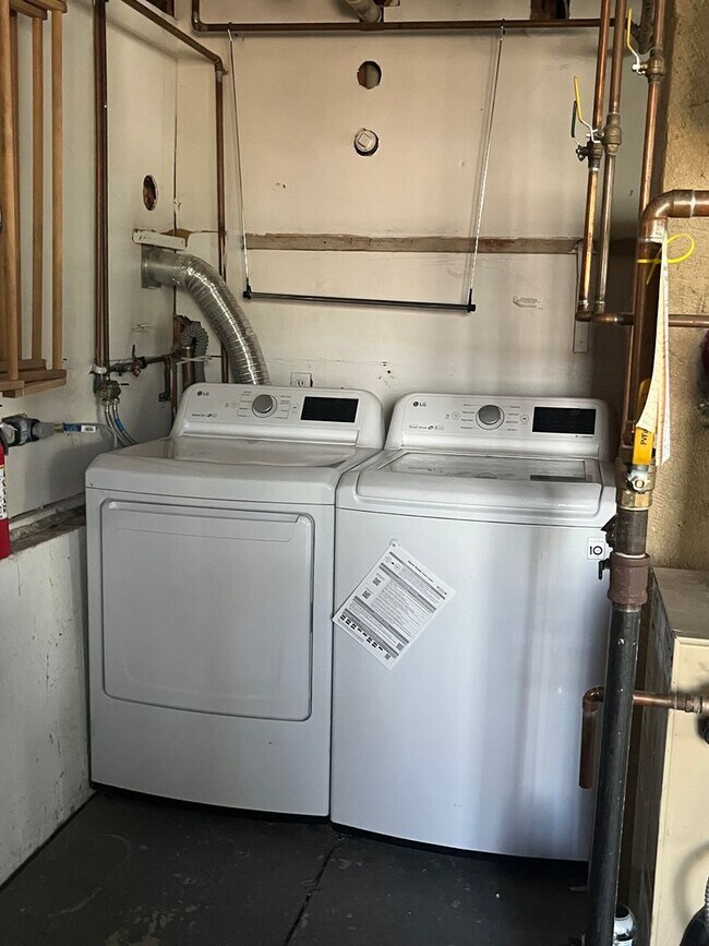 Building Photo - Great 3 Br / 2 Ba Split Level Home in Sandwich