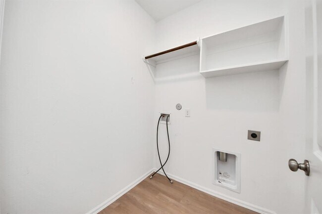 Building Photo - 24063 Hawthorn Lks Dr