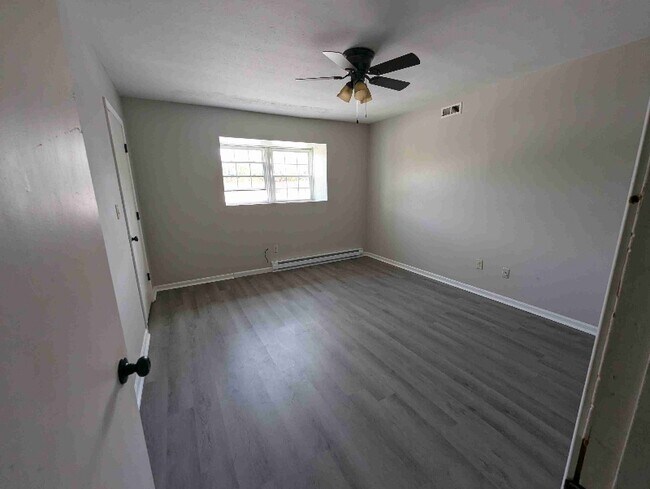 Building Photo - 102 Barcelona Ct