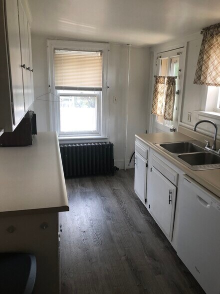 kitchen - 810 N Harrison St