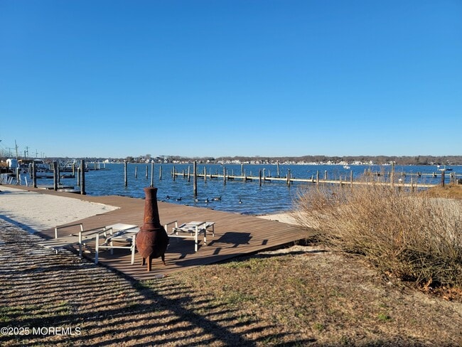 Building Photo - 19 Oak Terrace