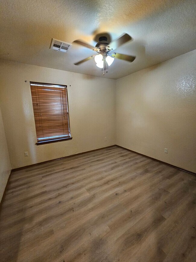 Building Photo - 1204 Burkshire Terrace