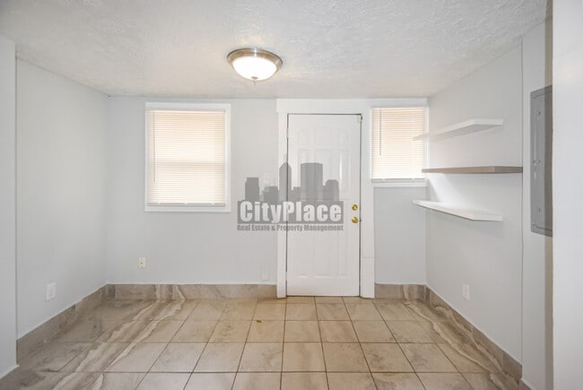 Building Photo - 1320 N Beville Ave