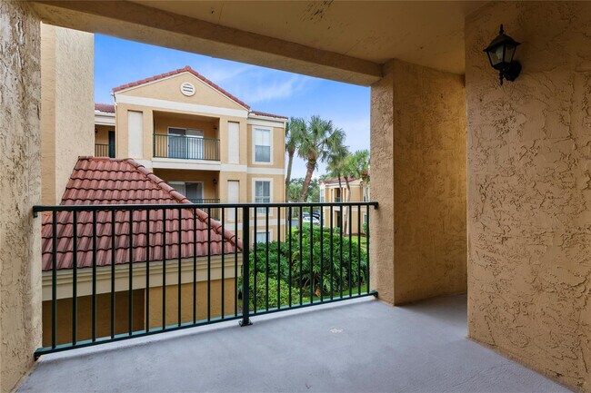 Building Photo - 755 Riverside Dr