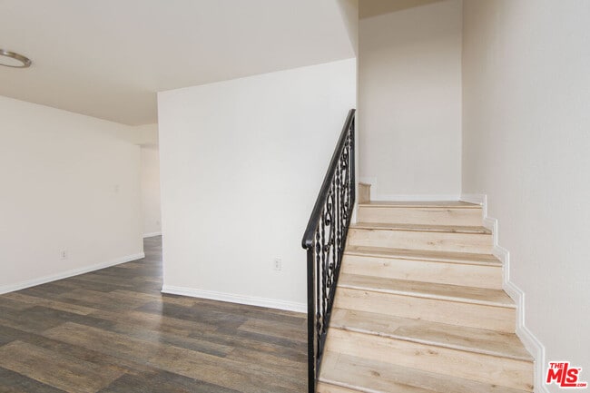 Building Photo - 2134 Cloverdale Ave