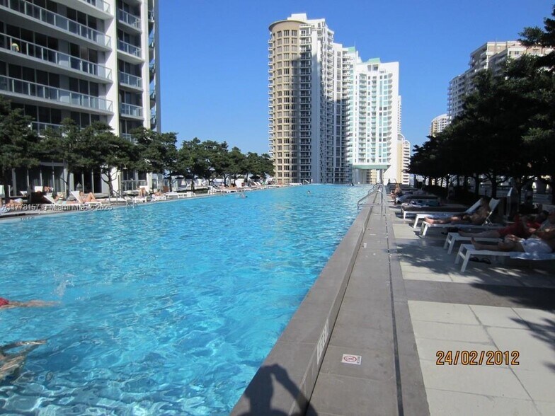 Building Photo - 475 Brickell Ave