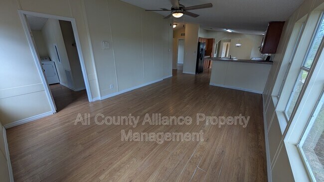 Building Photo - 13406 Lake Dr