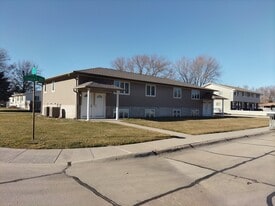 Building Photo - 605 Thomas Dr