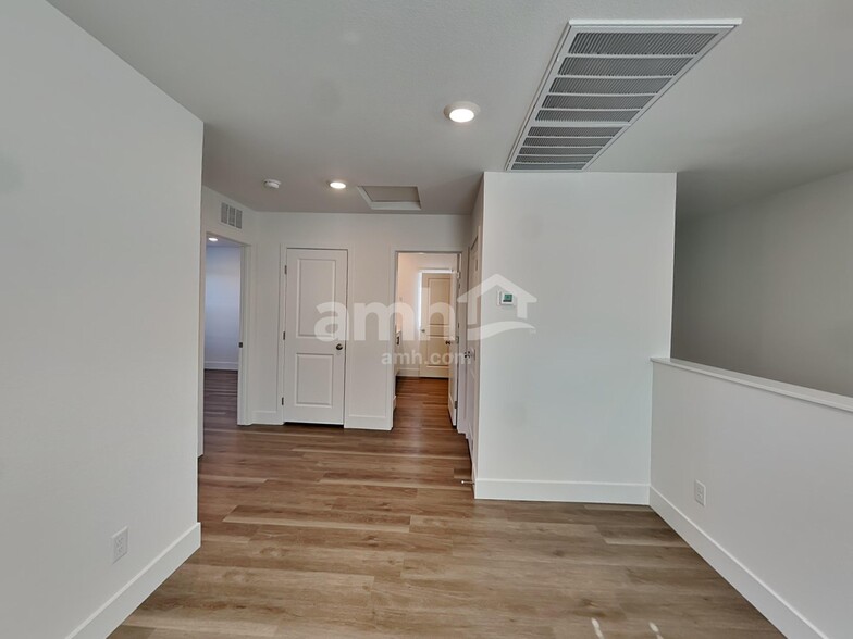 Building Photo - 11053 S Sanaco Ct