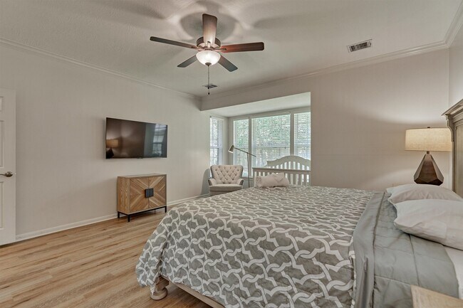 Building Photo - 10 E Sterling Pond Cir