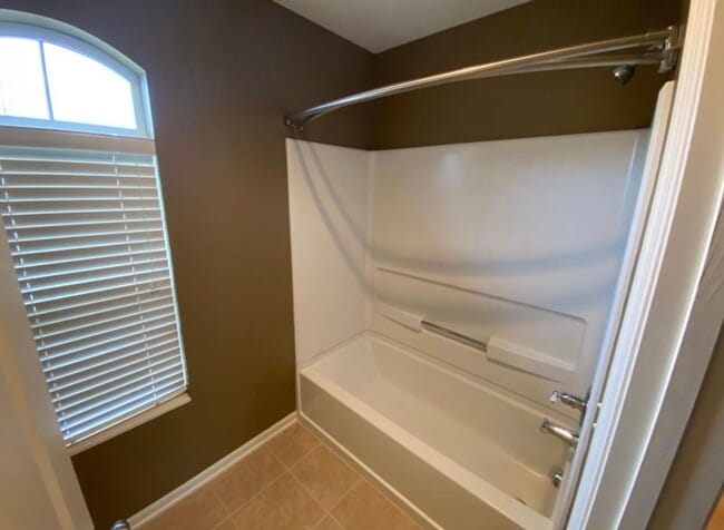 Building Photo - 4945 Ivyvine Blvd