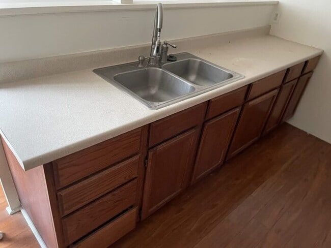 Building Photo - 908 N 70th St, Kansas City, KS 66112, USA